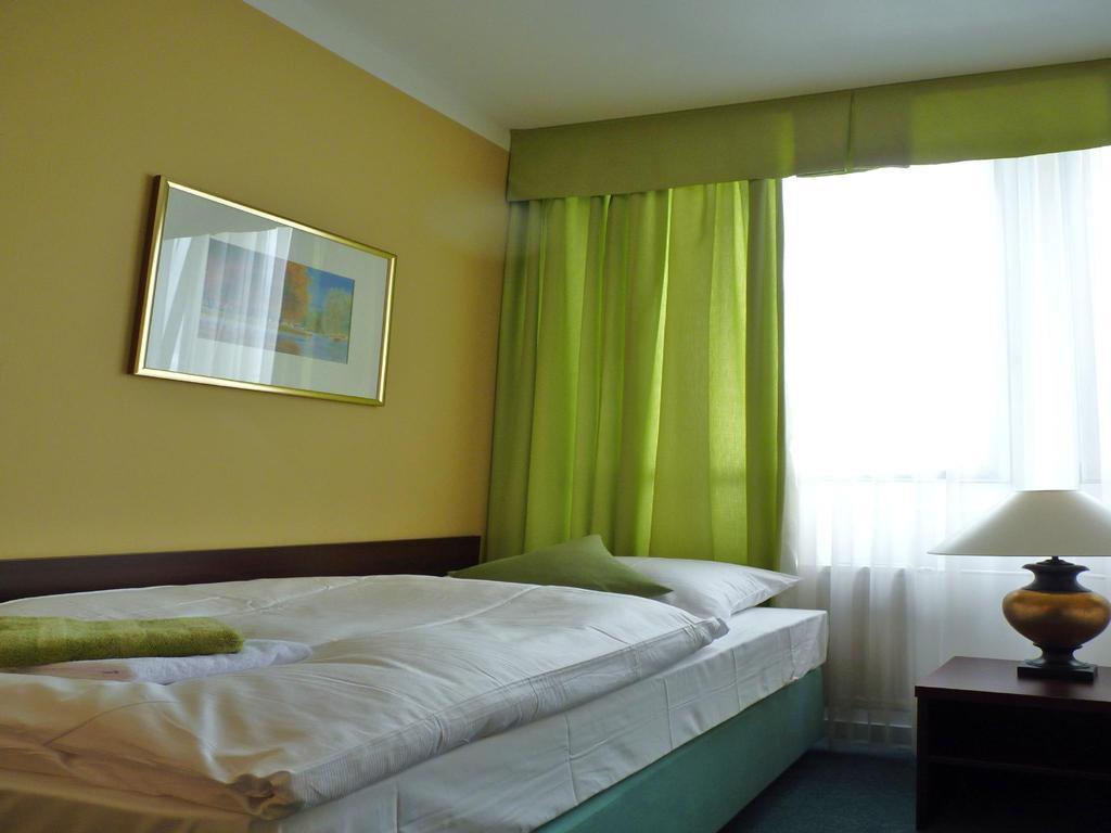 Hotel & Hostel Florian Prag Eksteriør billede